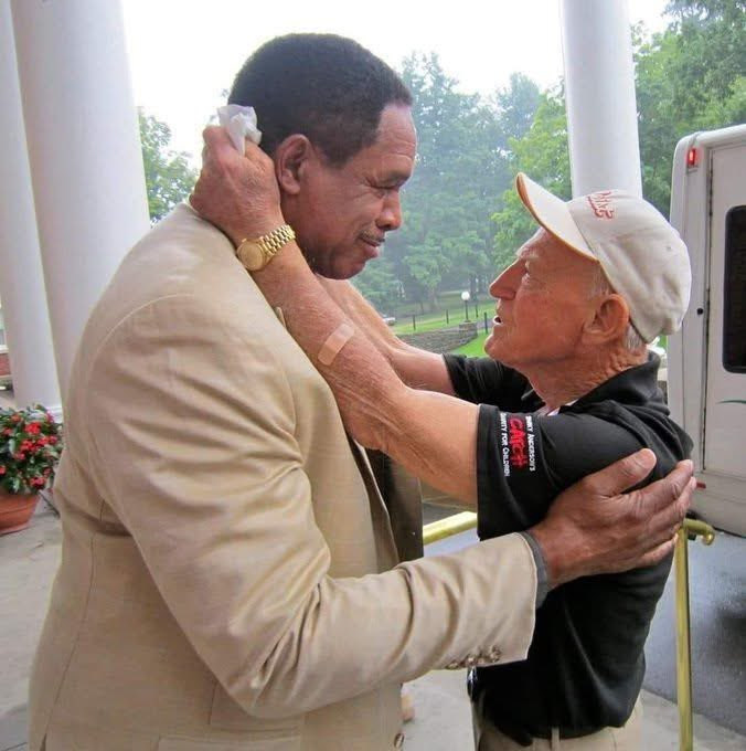 BaseballHistoryNut (@nut_history) on Twitter photo This was Sparky Anderson’ last public appearance. Dave Winfield is so happy to see him   
Warms my heart This was Sparky Anderson’ last public appearance. Dave Winfield is so happy to see him   
Warms my heart