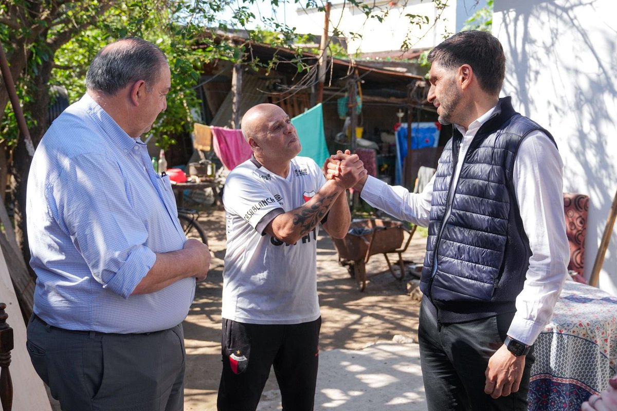 Recorrimos el barrio San Lorenzo de la ciudad de Santa Fe, para seguir de cerca las obras del programa IBF. Seguridad también es mejorar las condiciones de vida: más iluminación, apertura de calles, desagües y regularización dominial. 

Cuando fui ministro de Seguridad,