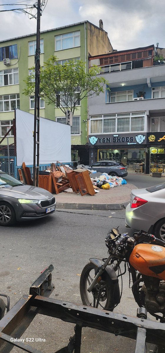 Şisli Mecidiyeköy Şehit Cihan Namlı cad. Kayyum geldi durum böyle en az 2 aydır. <a href="/sislibelediyesi/">Şişli Belediyesi</a> <a href="/Sisli_TV/">Şişli TV</a> <a href="/SisliKaymakam/">Şişli Kaymakamlığı</a> <a href="/Akparti/">AK Parti</a> <a href="/RTErdogan/">Recep Tayyip Erdoğan</a> <a href="/AKPartiSisli/">AK Parti Şişli 🇹🇷</a> <a href="/csbgovtr/">T.C. Çevre, Şehircilik ve İklim Dğş. Bakanlığı</a> <a href="/cemkucuk55/">Cem Küçük</a> <a href="/ensonhaber/">ENSONHABER</a> CHP demek çöp çukur ise Kayyum ne iş yapıyor şisli de <a href="/dbdevletbahceli/">Devlet Bahçeli</a> <a href="/_MHPistanbul_/">MHP İstanbul</a>