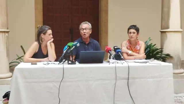 CatalinaClader1's tweet photo. La contenció del PP és falsedat.

La realitat és que Govern i Consell fomenten l’arribada de més turisme. Enguany, nou récord, cap als 19 milions de visitants. 

Caretes fora! Els ciutadans demanen solucions. Hi ha massificació i s’ha d’afrontar. Les externalitats del turisme afecten el dia a dia dels residents. I cal dir basta! 

https://t.co/1p1RGTql2c