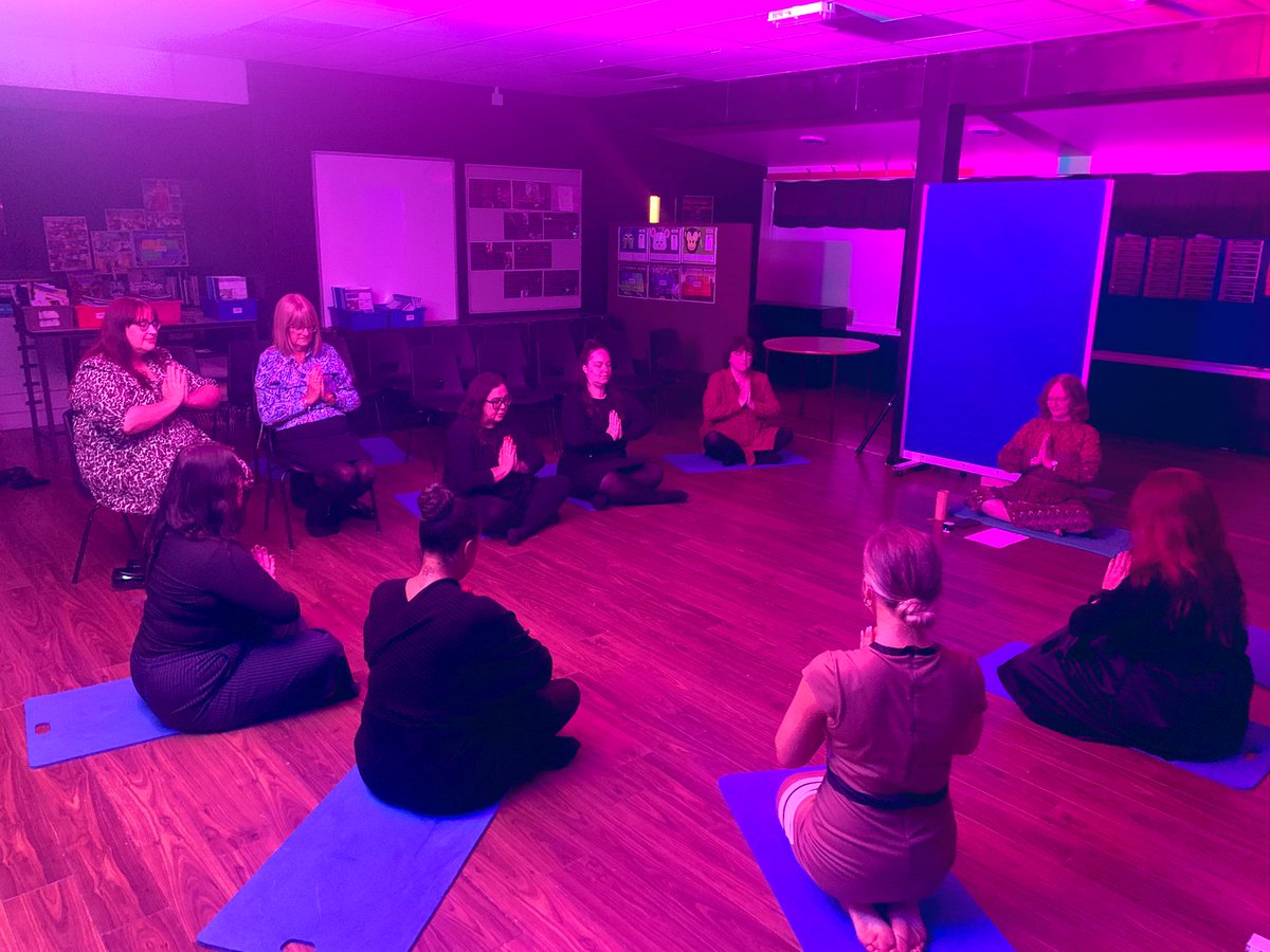 BalaamWood's tweet photo. Prioritising our people 🌿✨ Our early closure allowed our team members to prepare for a busy evening, whether that adding a few final touches to rooms, or taking a mindful moment 💜 #StaffWellbeing #PositiveVibes #MiniReset https://t.co/kukmkzuJ8Q