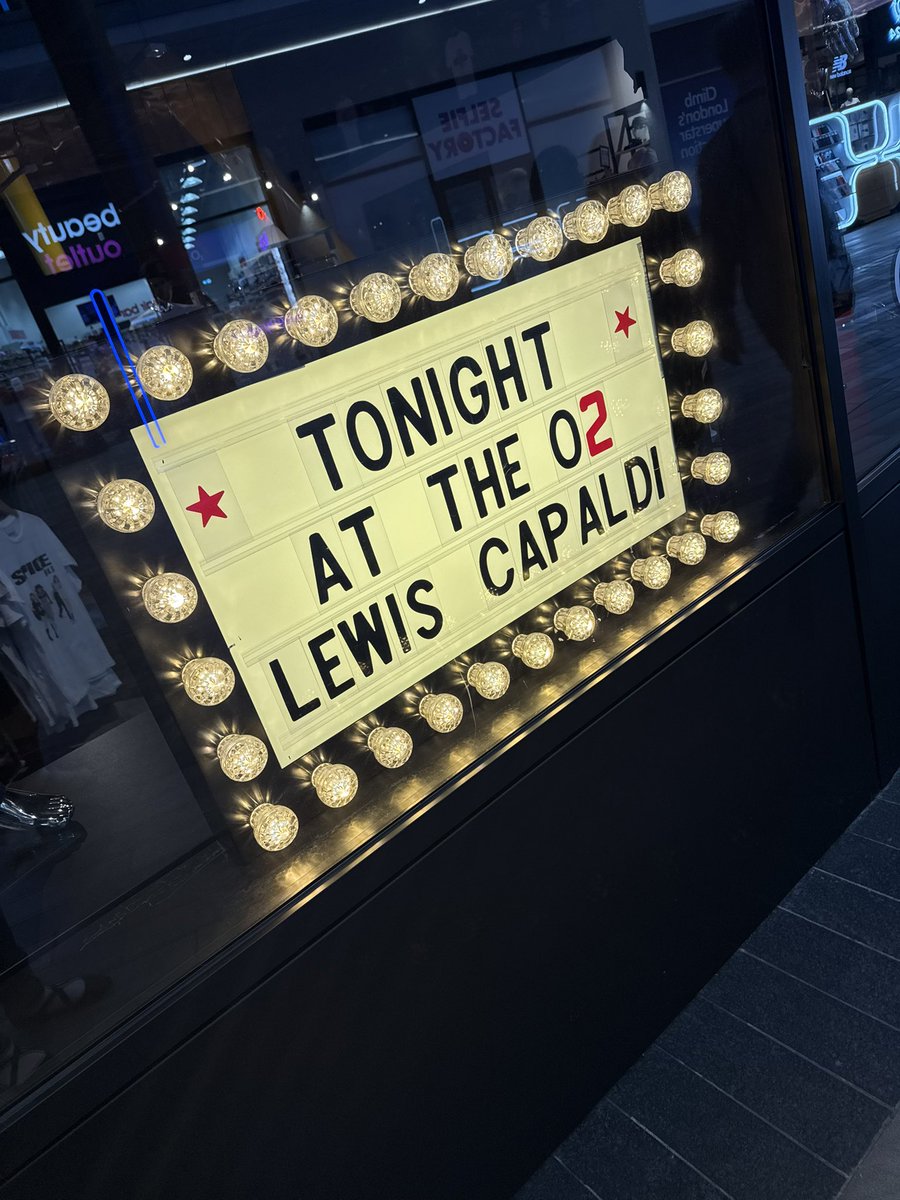 Bex20_'s tweet photo. See you tonight @LewisCapaldi https://t.co/50c4bR34rr