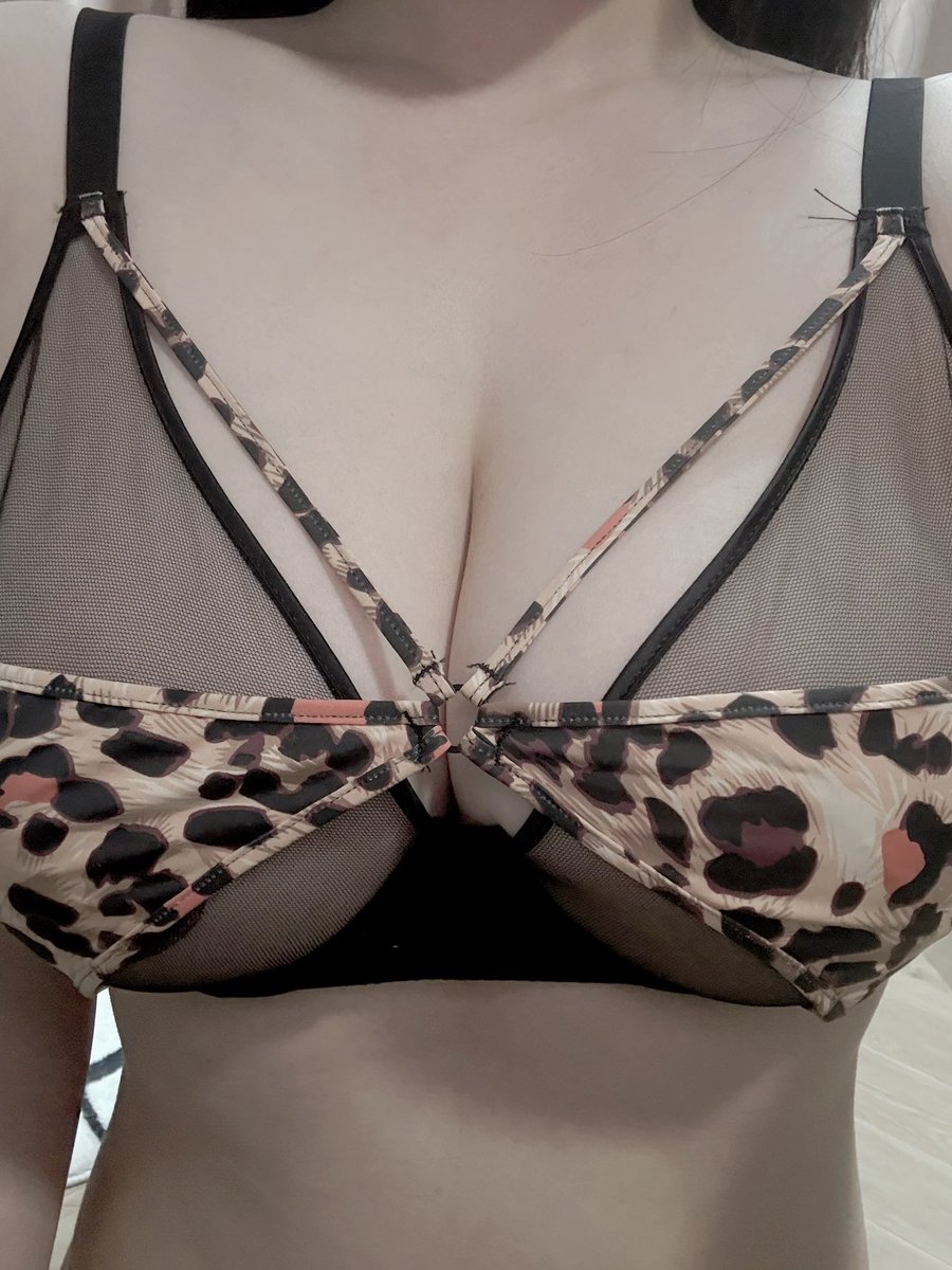 是豹纹男人都喜欢吗？喜欢哪一套 #大雷 #奶子 #反差骚母狗 #BBW #原味内衣  #女大学生  #母狗发骚