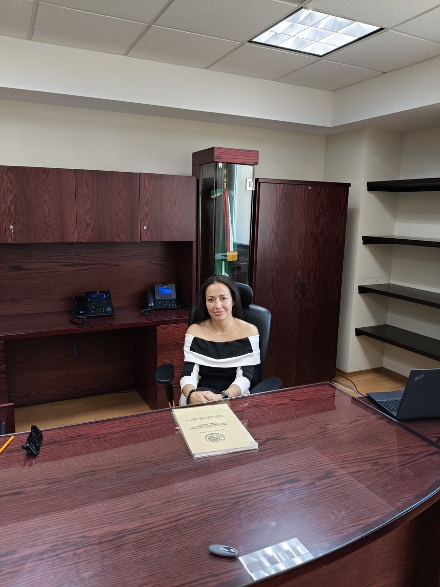 Delia Quiroa (@deliaquiroa) on Twitter photo Agradezco al personal del Juzgado Segundo Auxiliar en Culiacán por su amable y respetuosa bienvenida.
Ya en mi nueva oficina.
<a href="/azucenau/">Azucena Uresti</a> <a href="/CiroGomezL/">Ciro Gómez Leyva</a>
<a href="/Ar1zZ17/">ar1zZ17</a> <a href="/LuisCardenasMx/">LuisCardenasMX</a> <a href="/Felicitos_/">Felícitos Trujillo</a> <a href="/AlexDominguezB/">Alejandro Domínguez</a> <a href="/JavierSolorzano/">Javier Solórzano</a> <a href="/SofiaVillalobos/">Sofía Villalobos</a> <a href="/gtlaseca/">Gabriela Tlaseca</a> <a href="/Marielarigby/">Mariela T Macay</a> <a href="/SheilaRenne/">SheilaRenne</a> <a href="/nmas/">NMás</a> Agradezco al personal del Juzgado Segundo Auxiliar en Culiacán por su amable y respetuosa bienvenida.
Ya en mi nueva oficina.
<a href="/azucenau/">Azucena Uresti</a> <a href="/CiroGomezL/">Ciro Gómez Leyva</a>
<a href="/Ar1zZ17/">ar1zZ17</a> <a href="/LuisCardenasMx/">LuisCardenasMX</a> <a href="/Felicitos_/">Felícitos Trujillo</a> <a href="/AlexDominguezB/">Alejandro Domínguez</a> <a href="/JavierSolorzano/">Javier Solórzano</a> <a href="/SofiaVillalobos/">Sofía Villalobos</a> <a href="/gtlaseca/">Gabriela Tlaseca</a> <a href="/Marielarigby/">Mariela T Macay</a> <a href="/SheilaRenne/">SheilaRenne</a> <a href="/nmas/">NMás</a>