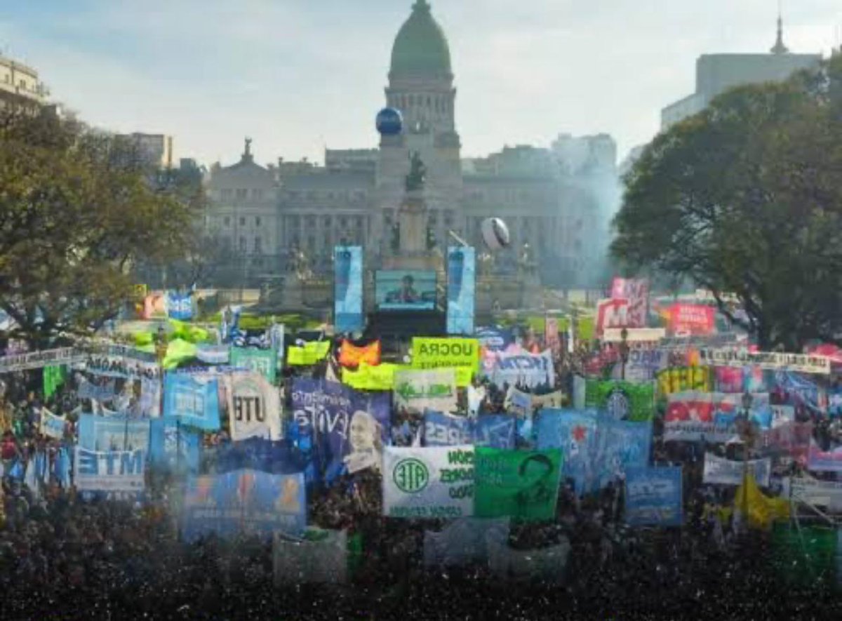Dos tercios votando en Diputados, miles militando en las calles, millones apoyando.

Todos poniéndole límites a este modelo de ajuste, crueldad y exclusión.

La Cámara de Diputados de la Nación acaba de decirle al Gobierno Nacional, que las Universidades y el Garrahan, son dos
