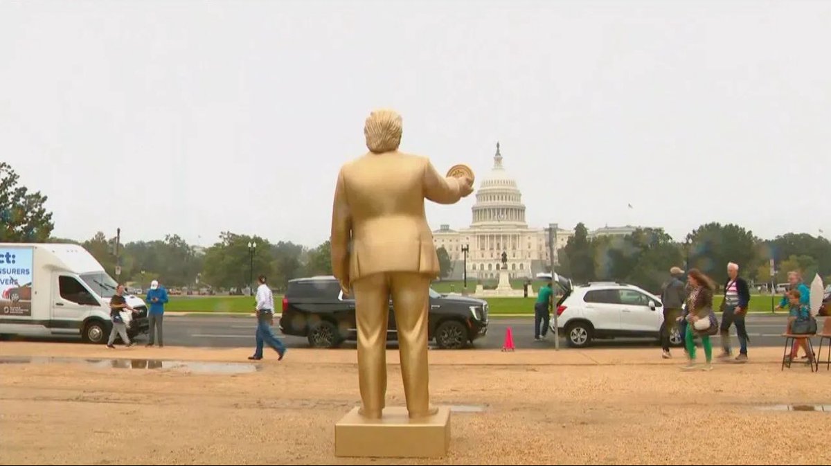 BitcoinJunkies's tweet photo. JUST IN: 🇺🇸 Golden statue of President Trump holding a Bitcoin placed outside US capital. https://t.co/LSoOqiwHHr