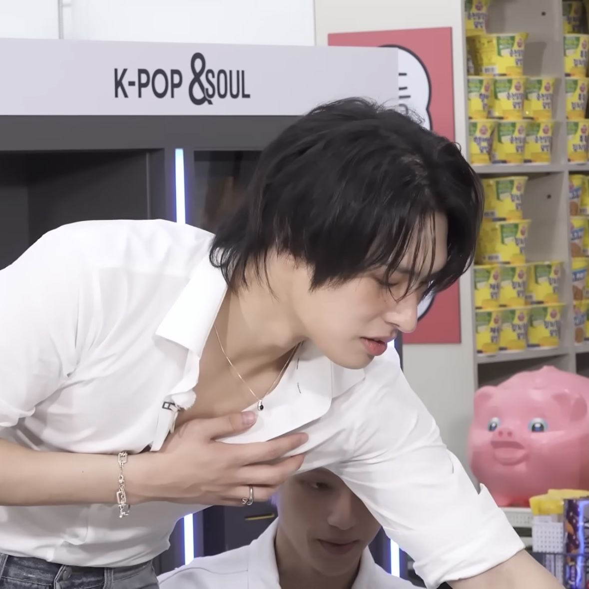 autcbahn's tweet photo. i still can’t get over the way he’s holding his shirt like he was afraid that his massive bonkers would fall out https://t.co/rzryrwPu2D