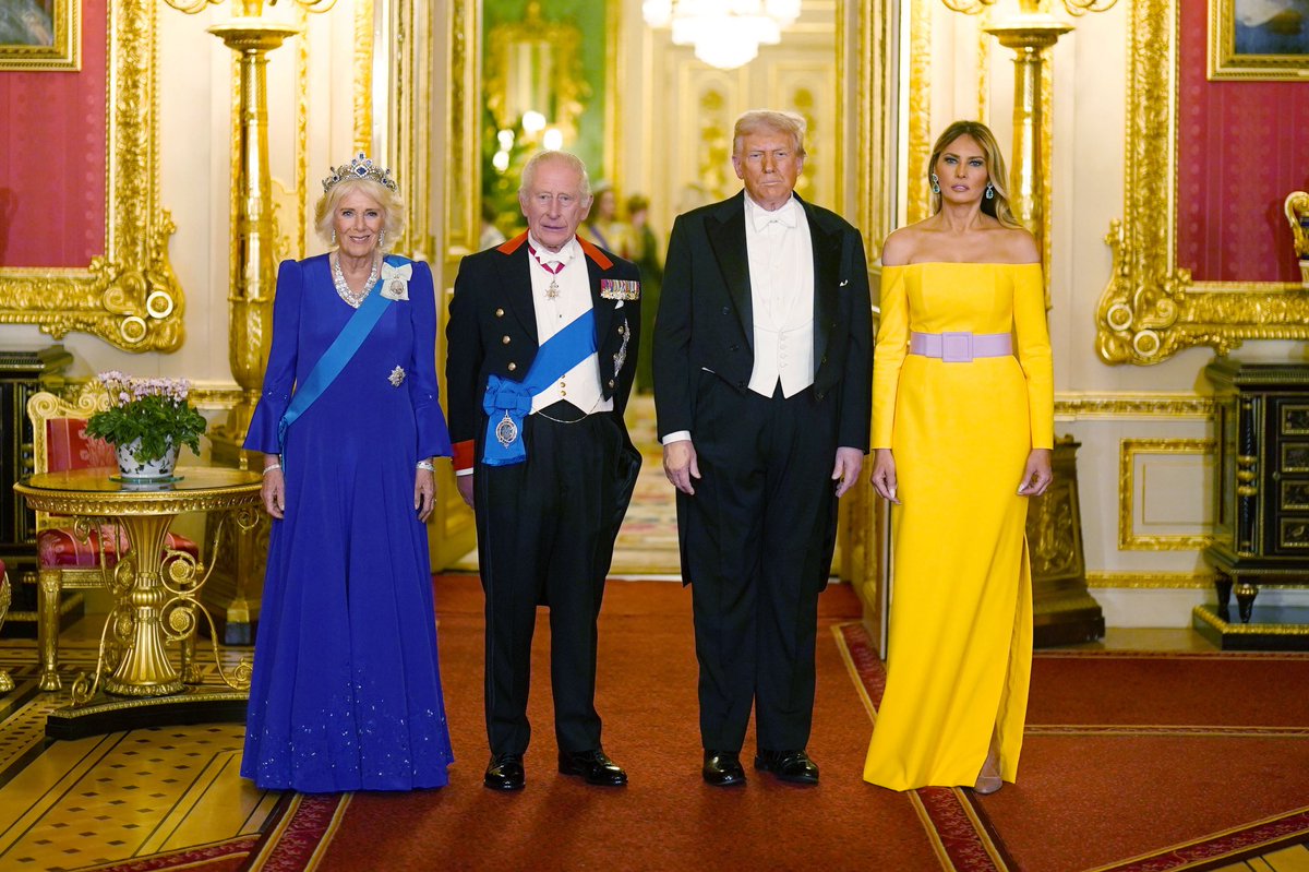 🇺🇸 🇺🇦 🇬🇧  Queen Camilla of the United Kingdom and First Lady Melania of the United States expressed support for Ukraine through color coordination.