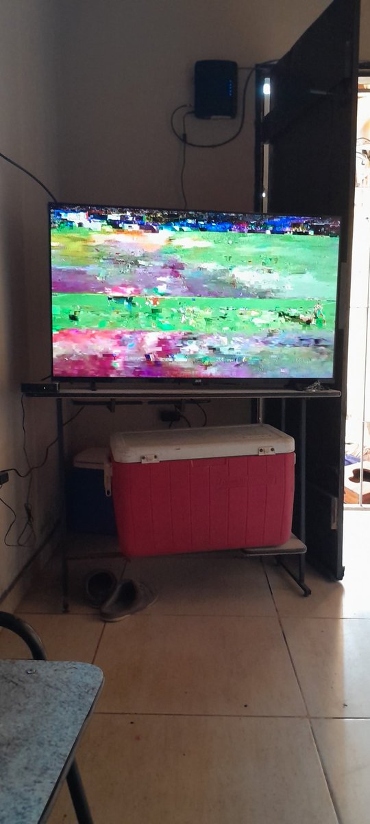 Desde el sábado estoy así con la señal de tigo tv sin señales viene los técnicos no soluciona el problema hoy ya es Miércoles 17 de setiembre sin señales 
Y ya te envia la fecha de vencimiento desastre tigo