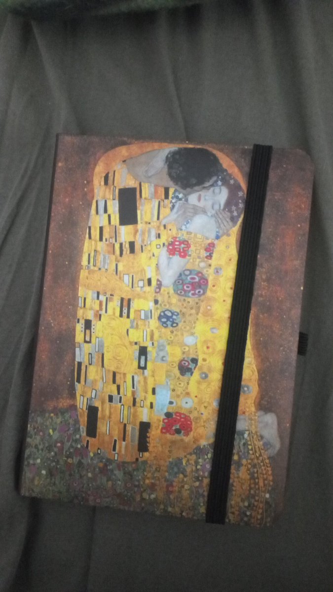 a minha professora de H
hca (antiga) deu-me um presente hoje 😭🩷