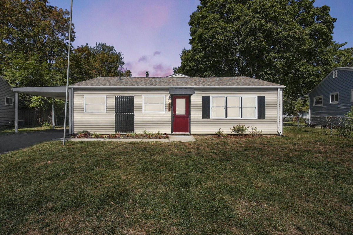 TBuoniRealtor's tweet photo. 🏡NEW LISTING🏡
4368 Broadhurst Dr
Columbus, OH 43213
4 beds
2 baths
1,624sf
HUGE oversized fenced in lot.
Offered at $254,000

Welcome to 4368 Broadhurst Dr. An absolutely stunning 4 bedroom 2 bathroom ranch style remodeled home in the heart of the East side of Columbus https://t.co/p3bxWxXKjB