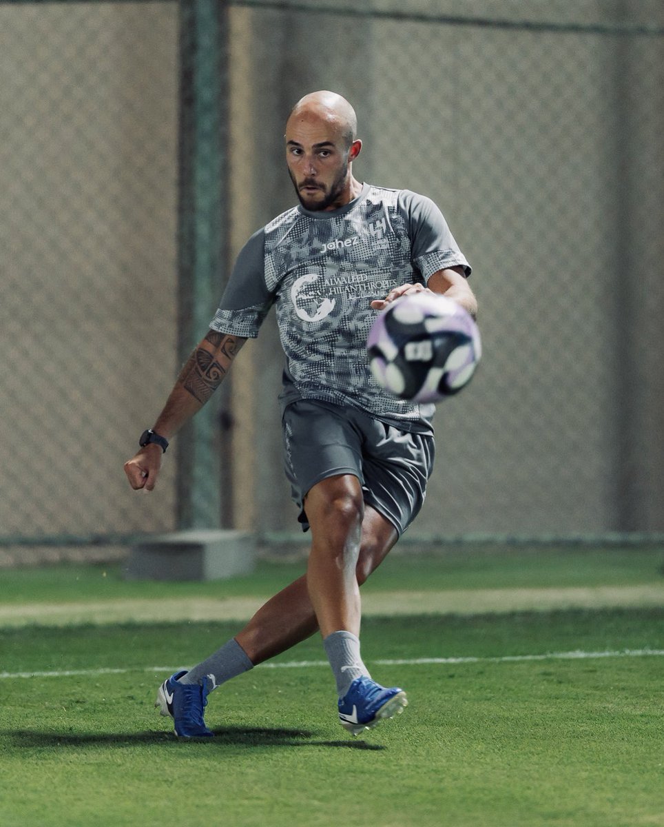 Alexrl91's tweet image. ᴇɴᴊᴏʏ ᴛʜᴇ ᴘʀᴏᴄᴇꜱꜱ @alhilal_ws 🧤⚽️🔵