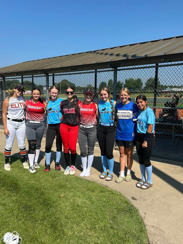 Kendal_Chamblee's tweet photo. Arkansas FleX played amazing in the CBC Fall Classic and finished second. I personally had a .429 in 14 ab’s with 6 hits and 7 po’s from the outfield. @cbcsbtruelove @RazorbackSB @volsoftball @jtjones00 @CoachDeifel @ARFleXsoftball @ViloniaSB @UCASoftball @CoachLucas_ https://t.co/Bio3drmigX