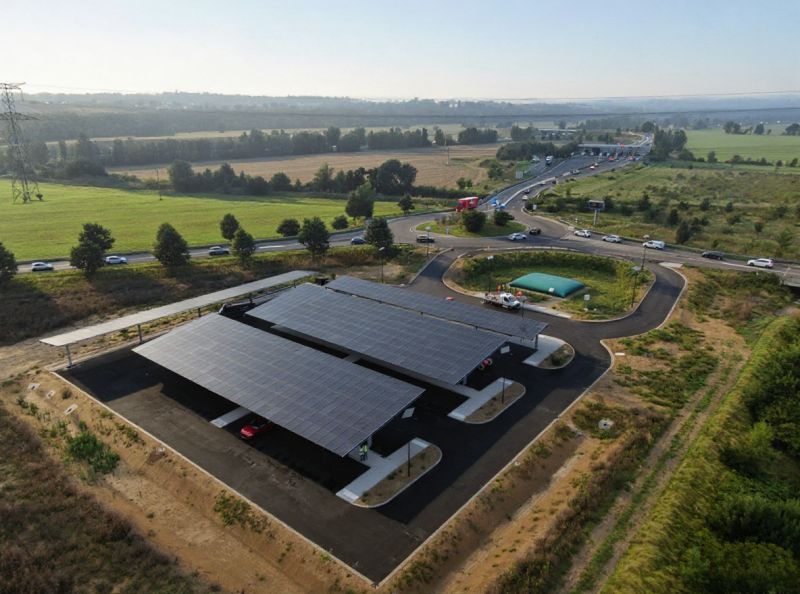 Le chantier de l'aire de covoiturage à Montgiscard (31) équipée d’ombrières photovoltaïques avec 82 places de stationnement et des bornes de recharge 🚗⚡est terminé. Une belle infrastructure qui allie mobilité partagée et transition énergétique ☀️ pour <a href="/VINCIAutoroutes/">VINCI Autoroutes</a> 👍