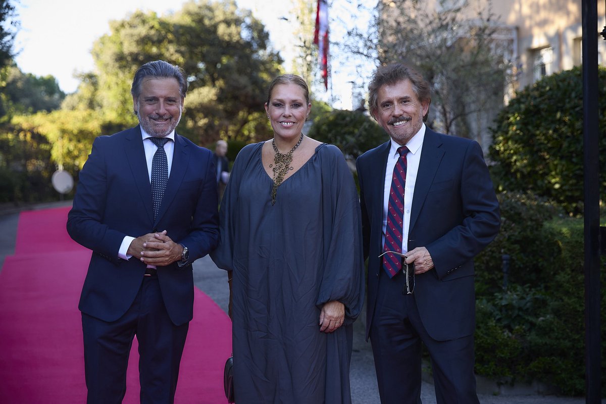 La presidenta <a href="/AstridPerezBat/">Astrid Perez</a> y el vicepresidente <a href="/matosgustavo/">Gustavo Matos 🇮🇨🇪🇸🇪🇺</a> asisten en Madrid a los actos en honor al Día Nacional de Chile. El evento contó con las intervenciones del embajador de Rep. Chile, Javier Velasco, y la Secretaria de Estado, Susana Sumelzo
📲parcan.es/noticias/detal…