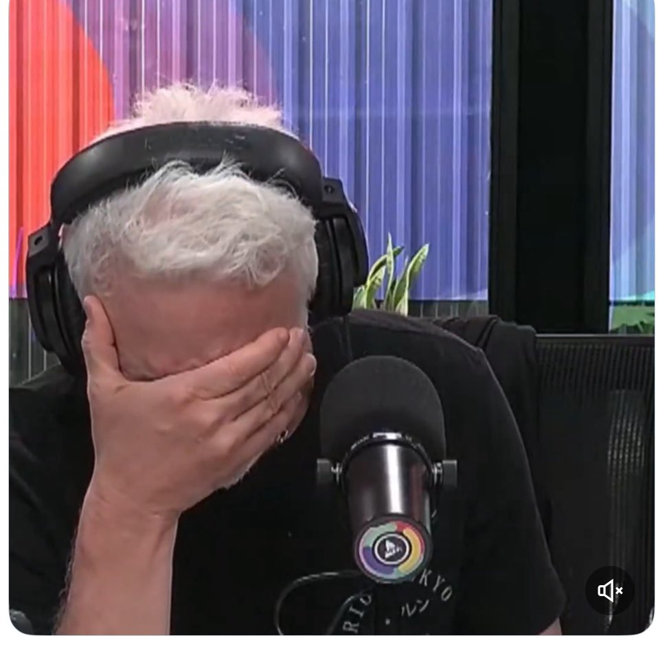 malcomgomez's tweet photo. Siempre emociona asistir al nacimiento de un meme. https://t.co/zDHZQncPYX