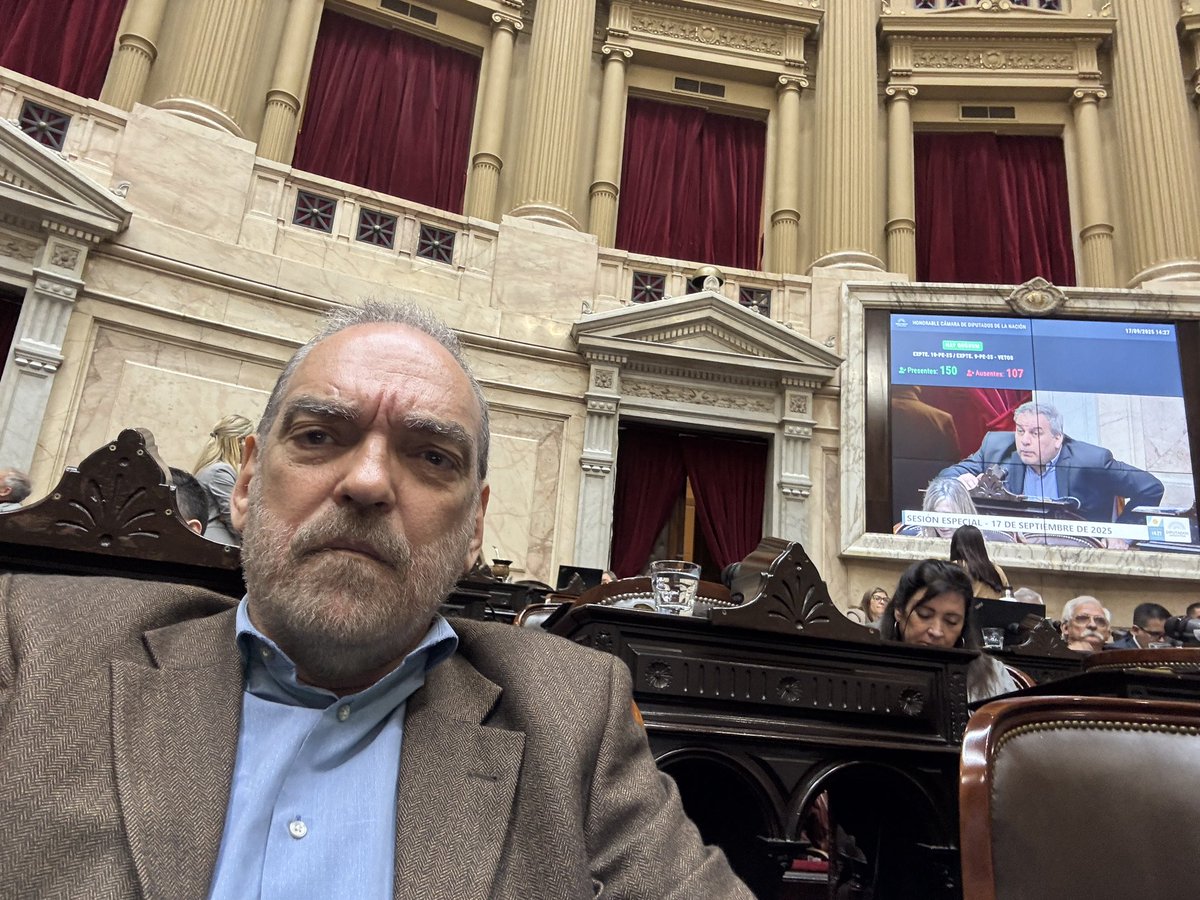 Danisa_101975's tweet image. Cara de que la noche anterior se clavó 4 🥃, un raquetazo, 1 viagra y salió de putas