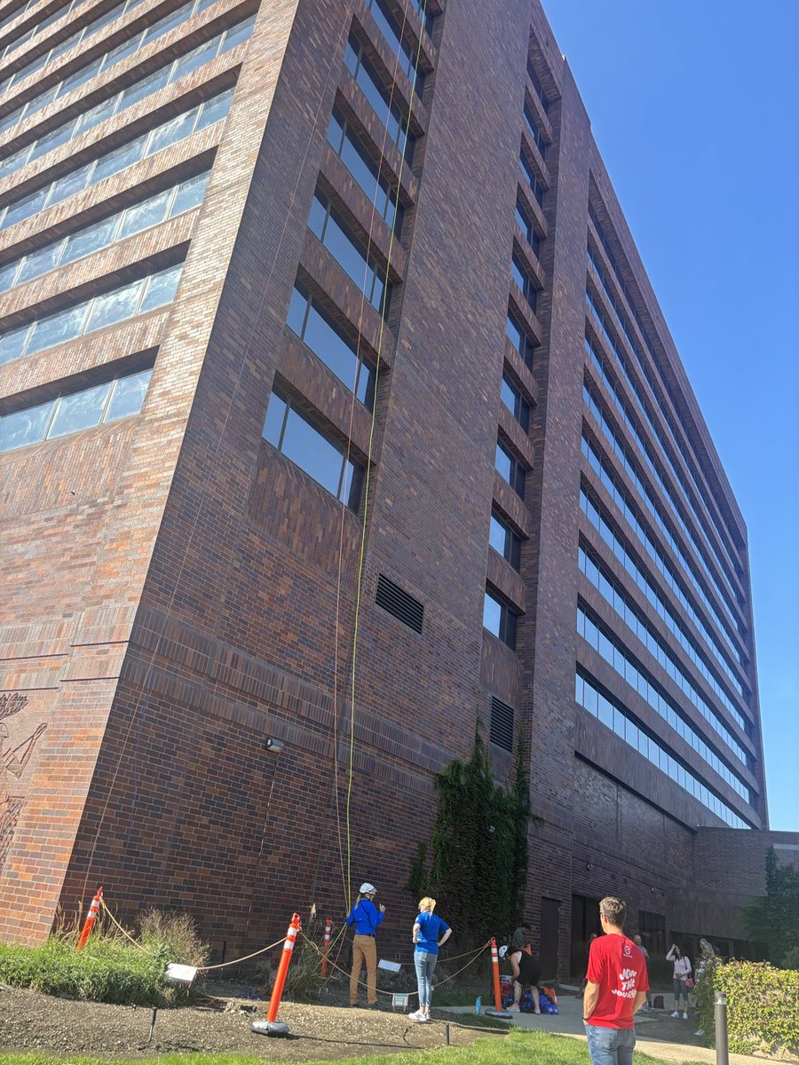 urban_prof's tweet photo. Team Pursue going over the edge soon. https://t.co/goXRbvzKMl