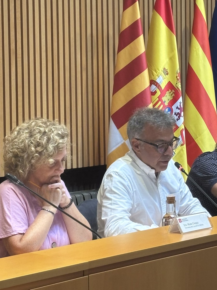 Hoy hemos celebrado la Audiencia Pública del Distrito donde de nuevo la incapacidad del Ayuntamiento por controlar el incivismo y la seguridad han sido los principales temas de preocupación de los vecinos y vecinas que hoy han venido a mostrar su malestar y a pedir soluciones.