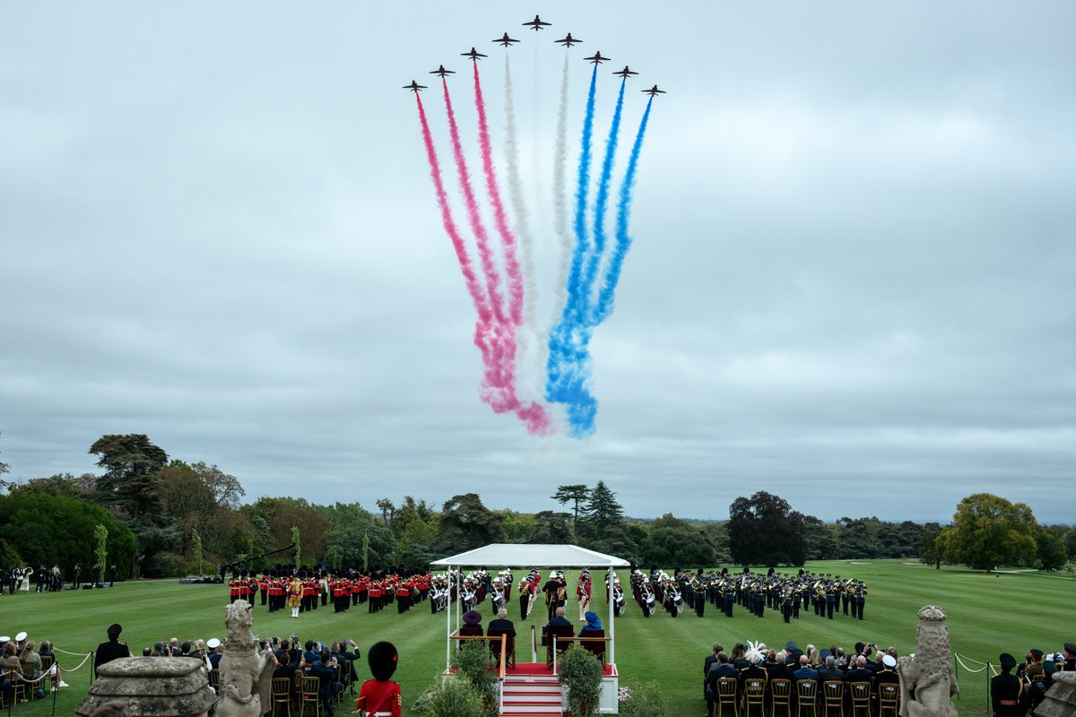 A symbol of strength &amp; liberty across the sky. 🇺🇸🇬🇧