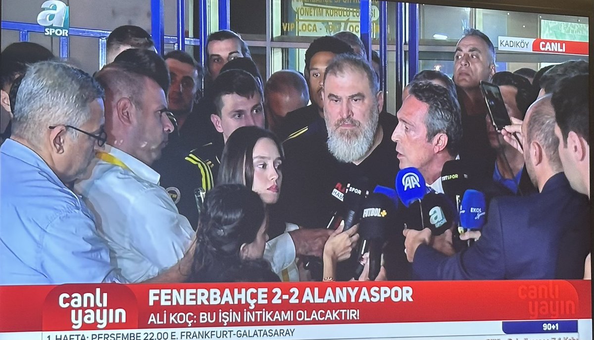 suatolgunn's tweet image. Türk futbol tarihinde 1 ilk 
Ali Koç ,askerleriyle (futbolcular) 
basın açıklaması yapıyor #tff laf yok 
Yine şampiyon olacağız diyor 😎
Maç güzel futbolla kazanılır …,
@TFF_Org