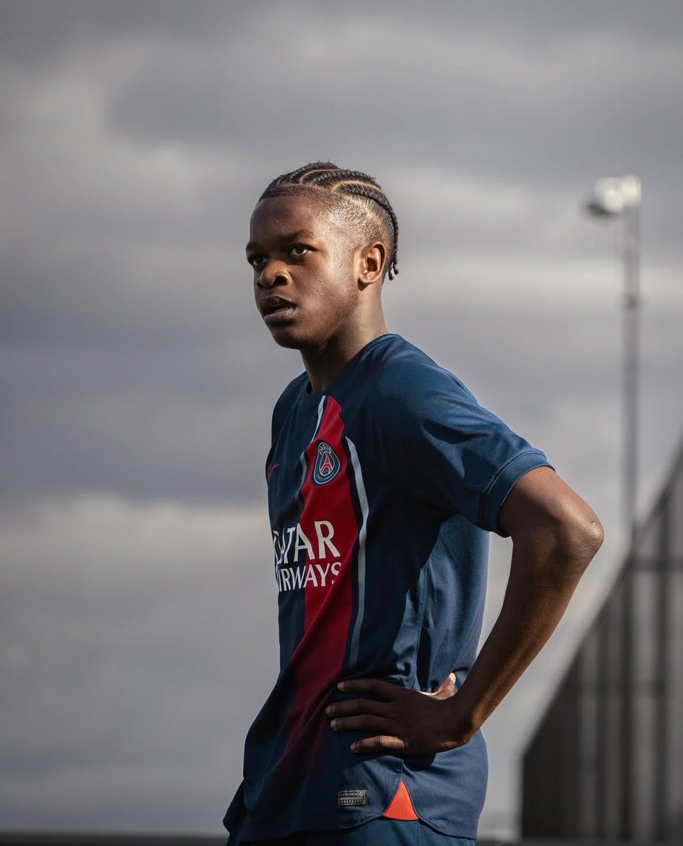 PSG did it again.

Quentin Ndjantou. (🇫🇷🇨🇲)
18 y/o | Paris Saint-Germain

▪️ Elite 1v1 dribbler
▪️ Creates chances out of nothing
▪️ Powerful ball carries that devastate defenses
▪️ World-class technical base, calm under pressure

Step by step to the top.