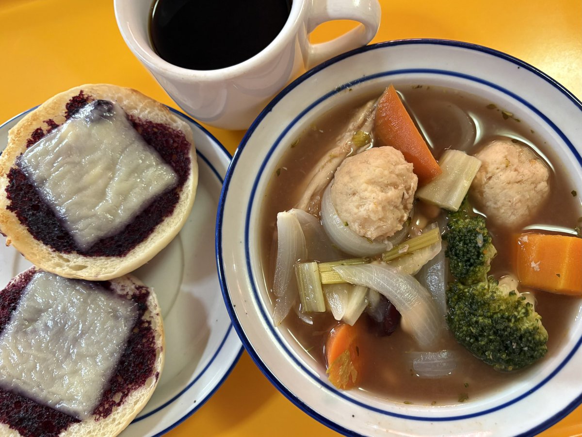 nankin007's tweet photo. #食事記録 20250915（月）
① #朝食
　#定番 #朝スープ
　#チーズトースト 
　#BKコーヒー
② #タコキット があれば
　　#タコス 🌮は簡単❣️
③ #昼食
　#敬老の日 スペシャルタコスパーティ
　#ノンアルコールビール
④ タコシェルをトルティーヤで包むように食べます。
⑤ #夕食　#素麺 
　#味噌汁 https://t.co/OXoJwP8jog