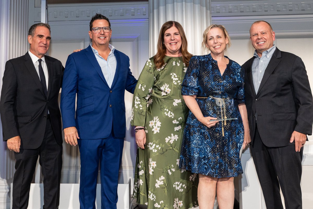 Congratulations to Shelby Saville, CEO of <a href="/StarcomWW/">Starcom Worldwide</a>  U.S., who was honored Tuesday evening at our 42nd annual Stanton Award celebration as the first Media Buyer to receive this award! Let’s continue building a more inclusive industry together.
📸 credit: <a href="/aprilrenaephoto/">April Renae</a>