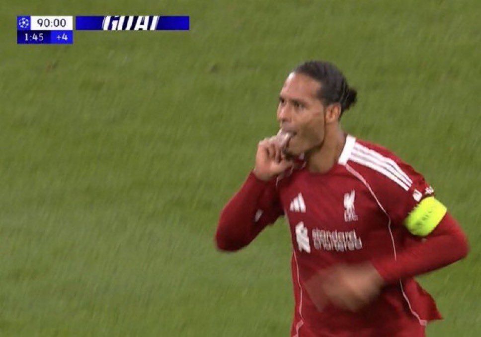 وصلت لمرحلة لو تخيرني بين مالديني راموس أو فان دايك لوحدة والله بحتار ! 

فان دايك حرفيًا مايهم أسم المدافع الأخر اللي معه هو يشيل الدفاع كله وأحياناً تجده هو من يحسم لك المباراة! 

فان دايك أكمل مدافع في تاريخ كرة القدم 
فان دايك من ضمن أفضل اللاعبين في تاريخ كرة القدم