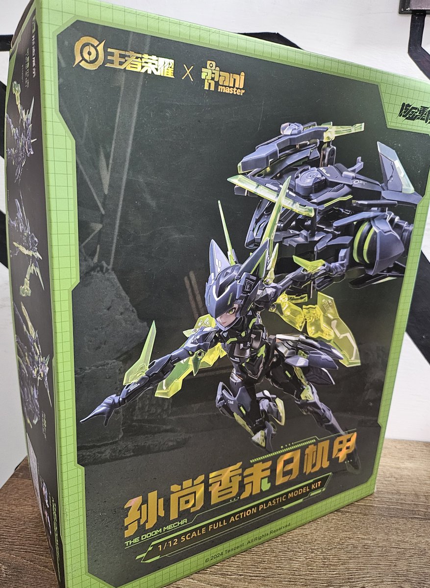 ¡Que cool quedóóóóóó! Tanto esta como la que subí la vez pasada traían pa armar dos (con y sin armadura) tengo ganas de tomarle fotos como si interactuaran xP

También conseguí otra figura que me llamó mucho la atención..