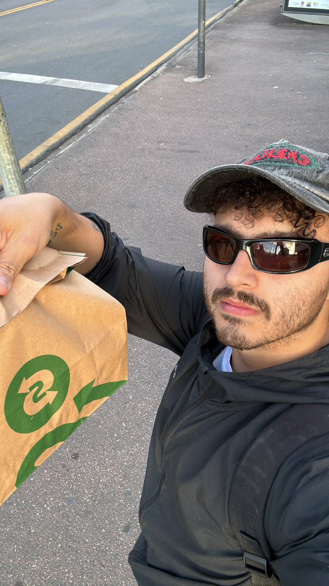 cordeiroemlobo's tweet photo. ntj galera alguem tem que chorar pra gente sorrir kkkk lembrando que sรณ hoje na compra de qualquer sabor de 15cm vc leva um footlong de 30cm no mesmo precinho!! tem como nรฃo ser feliz?? e agora quem รฉ o imaturo?? kk #subday #publi https://t.co/6UHYfc5PDY