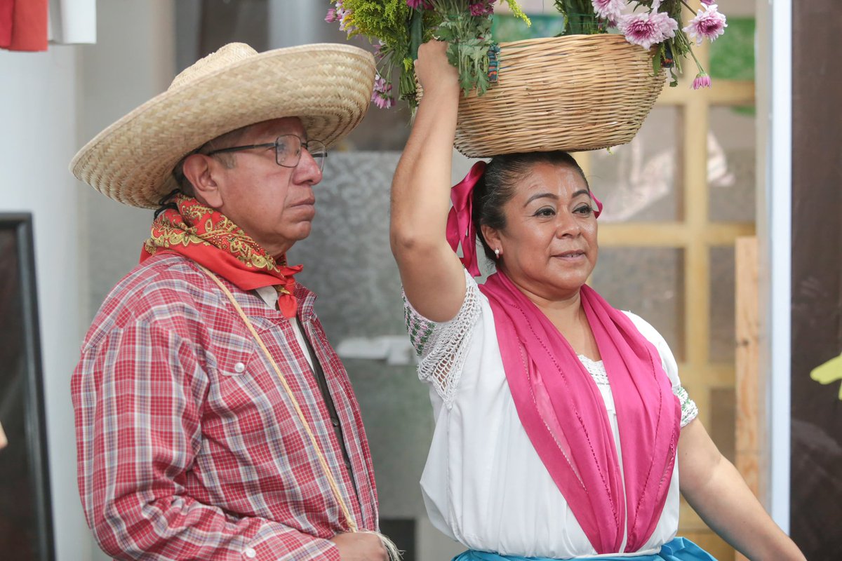 armentapuebla_'s tweet photo. Desde #CDMX, junto a la titular de la @SECTUR_mx, @josefinarodzam, participamos en la presentación del Huey Atlixcáyotl, que se celebrará del 21 al 28 de septiembre en Atlixco. 🎭🎼🎉

Porque Puebla está en el corazón de México 🫶🏼, te invitamos a disfrutar con orgullo de nuestras tradiciones, cultura y gastronomía. 💃🇲🇽✨

#PorAmorAPuebla 
#PensarEnGrande