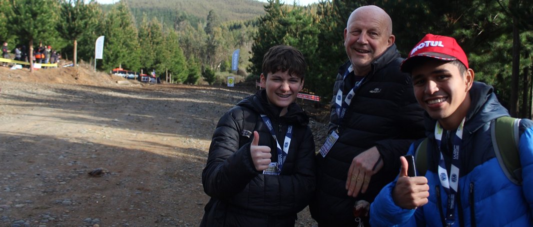 #RallyChile #WRC
Este año no pude estar en Chile, pero <a href="/KiwiWRCfan/">Gary KiwiWRCfan Boyd - rally fan for over 25 years</a> si estuvo ahí y nos cuenta parte de su experiencia junto con la ayuda de su pequeño amigo Samuel de 14 años, quien asistió por primera vez a un rally
rallyinsideplus.com/entre-polvo-y-…