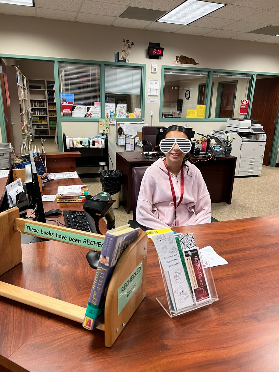 We have been training our new groups of Library Leaders! So excited to see these Bulldogs grow as they help us out at the library. #katylibraries #bestofbeck <a href="/katy_libraries/">Katy ISD Libraries</a> <a href="/BeckJuniorHigh/">Beck Junior High</a>