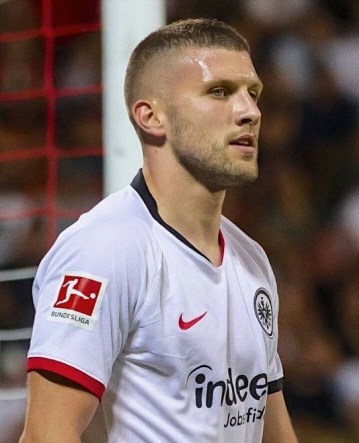 IvanMCML's tweet image. Postavljam slike Ante Rebića dok ne zabije prvijenac za Hajduk.
DAN: 48