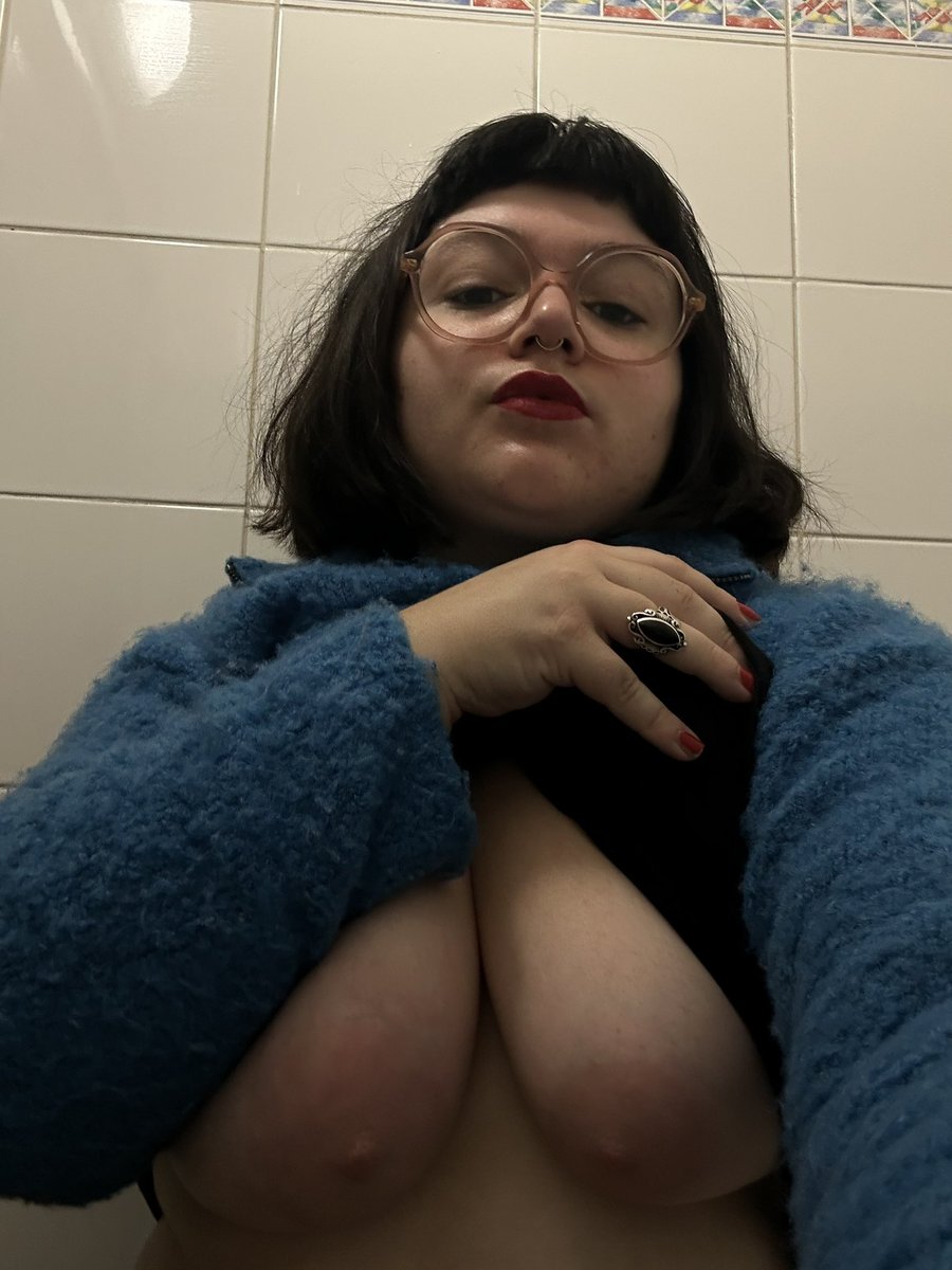 Il est tard personne ne verra #bigboobs