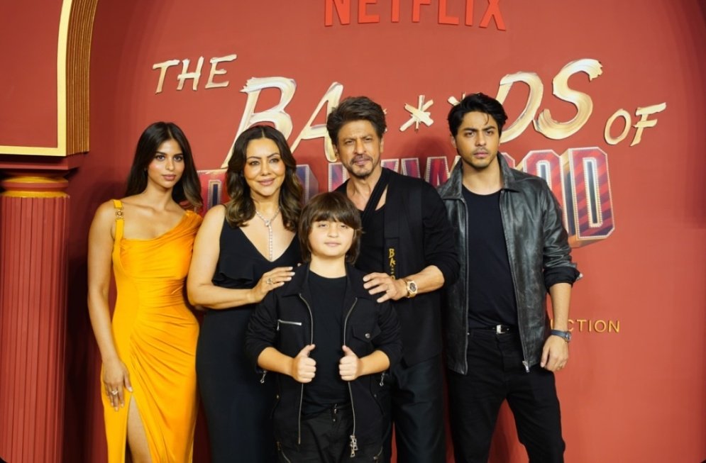 कौन हैं आर्यन खान की गर्लफ्रेंड लारिसा? देखिए हुस्न के आगे फीकी पड़ी स्टारकिड्स की चमक 2 Shah Rukh Khan Family
