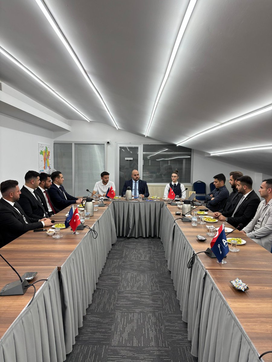 Yürütme Kurulumuzla olağan toplantımızı gerçekleştirdik. Gelecek döneme dair proje ve etkinlikleri değerlendirdik. Verimli geçen toplantımız için tüm arkadaşlarımıza teşekkür ediyoruz.