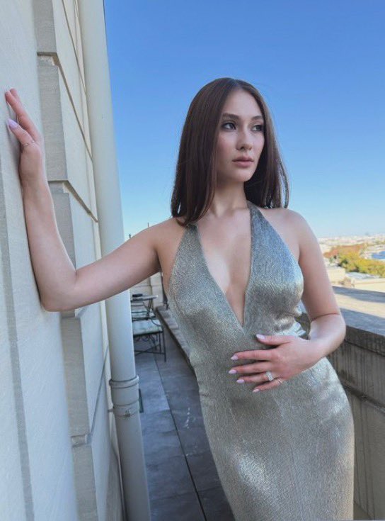 just fell to my knees she’s so pretty