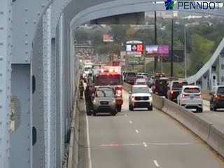 KYWRadioTraffic's tweet image. #SouthPhilly Platt Bridge WB before the Midspan the right lane is blocked with fire department activity 
@StevieLReese 
@511PAPhilly 
@KYWNewsradio