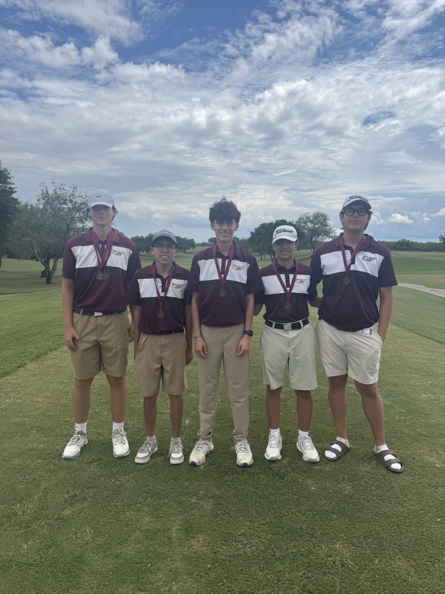 LFHSGOLF1's tweet photo. The Los Fresnos JV golf team had a great start to the 2025-26 season, as both boys and girls placed first at the LF invitational at Treasure Hills. Giana Snyder won first place on the girls side, while the boys had four players in the top 10. Great job Falcons! https://t.co/cPDy8QX9Ka