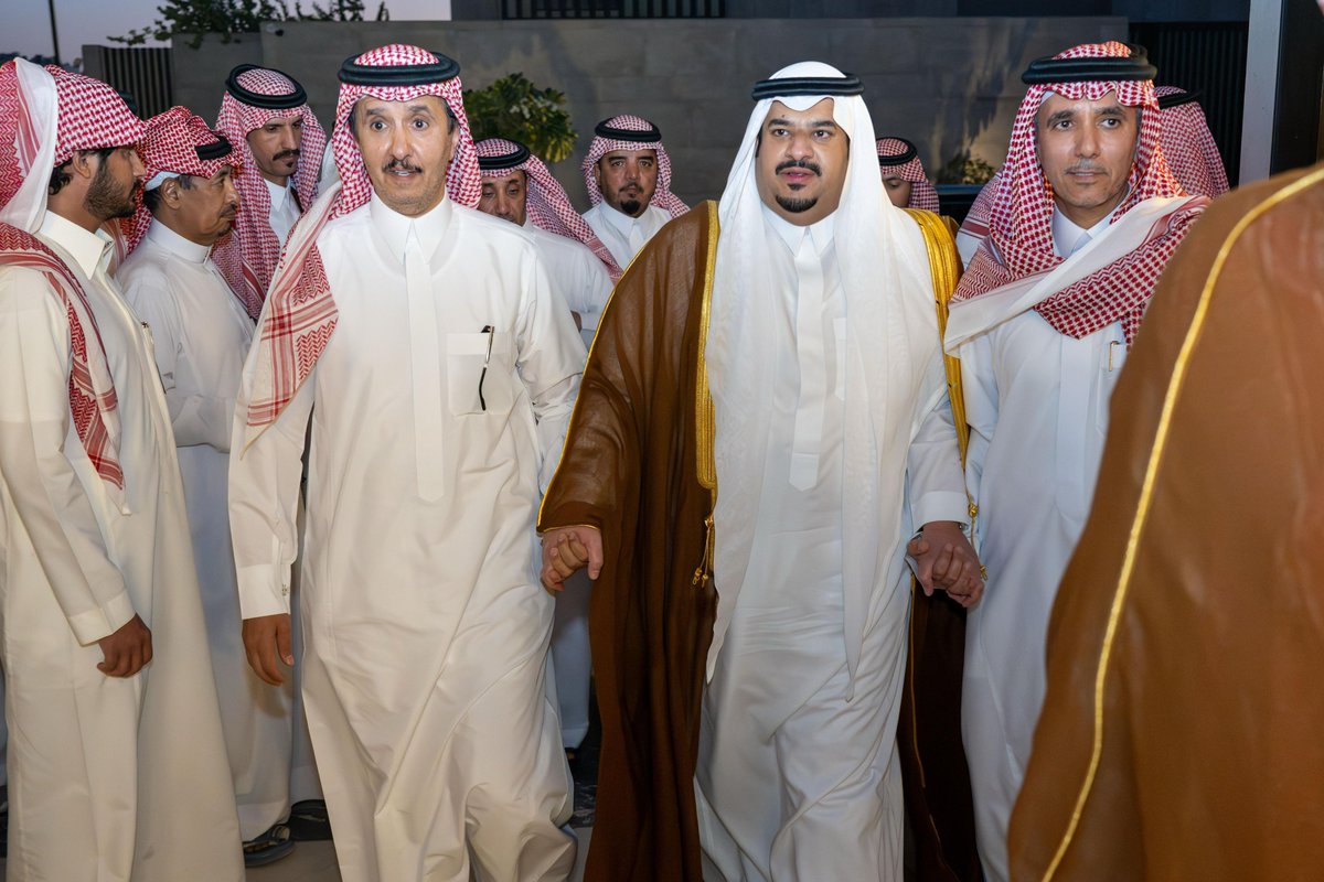 emara_alriyadh's tweet image. سمو نائب أمير منطقة الرياض الأمير
#محمد_بن_عبدالرحمن_بن_عبدالعزيز
يقدم واجب العزاء للدكتور ناصر بن مناحي
البقمي وأسرته في وفاة والدتهم -رحمها الله-
سائلاً المولى أن يتغمدها بواسع رحمته
ويسكنها فسيح جناته.

#إمارة_منطقة_الرياض