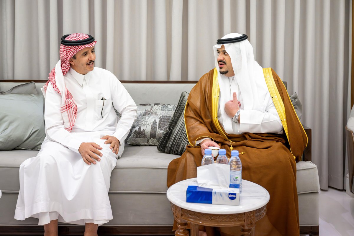 emara_alriyadh's tweet image. سمو نائب أمير منطقة الرياض الأمير
#محمد_بن_عبدالرحمن_بن_عبدالعزيز
يقدم واجب العزاء للدكتور ناصر بن مناحي
البقمي وأسرته في وفاة والدتهم -رحمها الله-
سائلاً المولى أن يتغمدها بواسع رحمته
ويسكنها فسيح جناته.

#إمارة_منطقة_الرياض