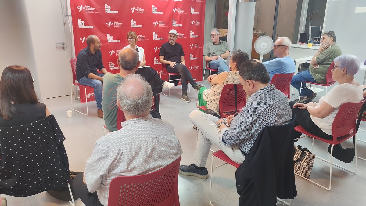 Per celebrar la #SetmanaDelLlibreEnCatala, fem um debat a la seu del <a href="/periodistes_cat/">Col·legi de Periodistes de Catalunya</a> a #Manresa amb 3 periodistes que han escrit llibres. Anna Vilajosana, Jaume Capdevila Kap, i Salvador Redó.
Modera <a href="/MarcCanturri/">Marc Canturri</a>