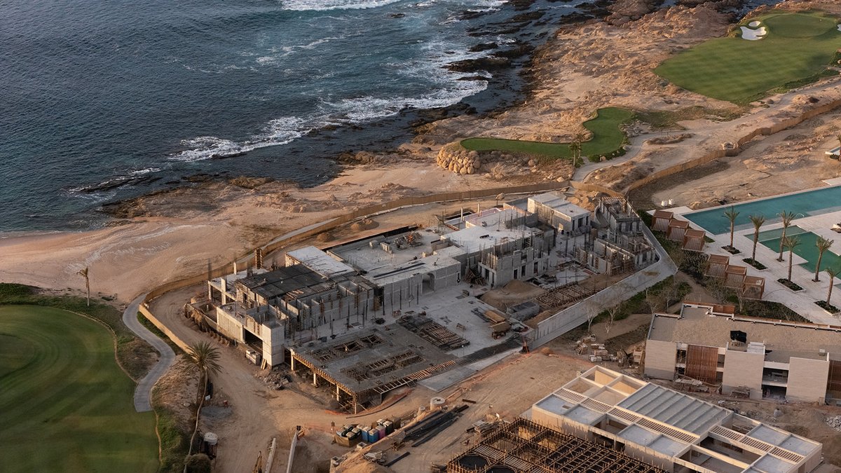 somagrp's tweet photo. Soho House Cabo will feature 15 thoughtfully designed bedrooms, four international restaurants, a wellness and fitness area, a cabaret, and a beachfront pool with a bar— perfect for enjoying the sunset over the Sea of Cortez. 

#SohoHouseCabo #CaboDelSol #SOMA https://t.co/qr0mpdGfsX