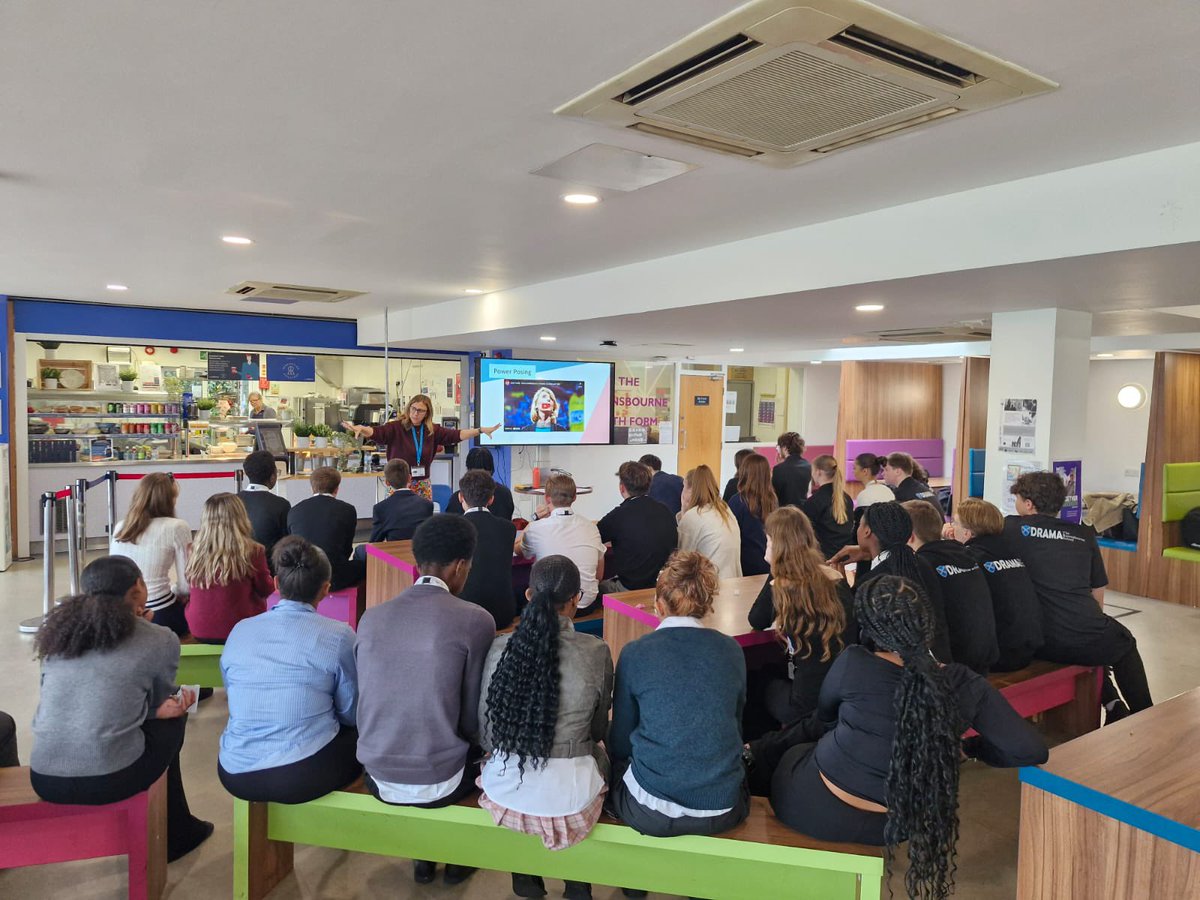 RavensbourneSch's tweet photo. First aid, public speaking and oxbridge/medicine students all engaged in enrichment #integrity #excellence #ambition https://t.co/G9TZz6fhMQ