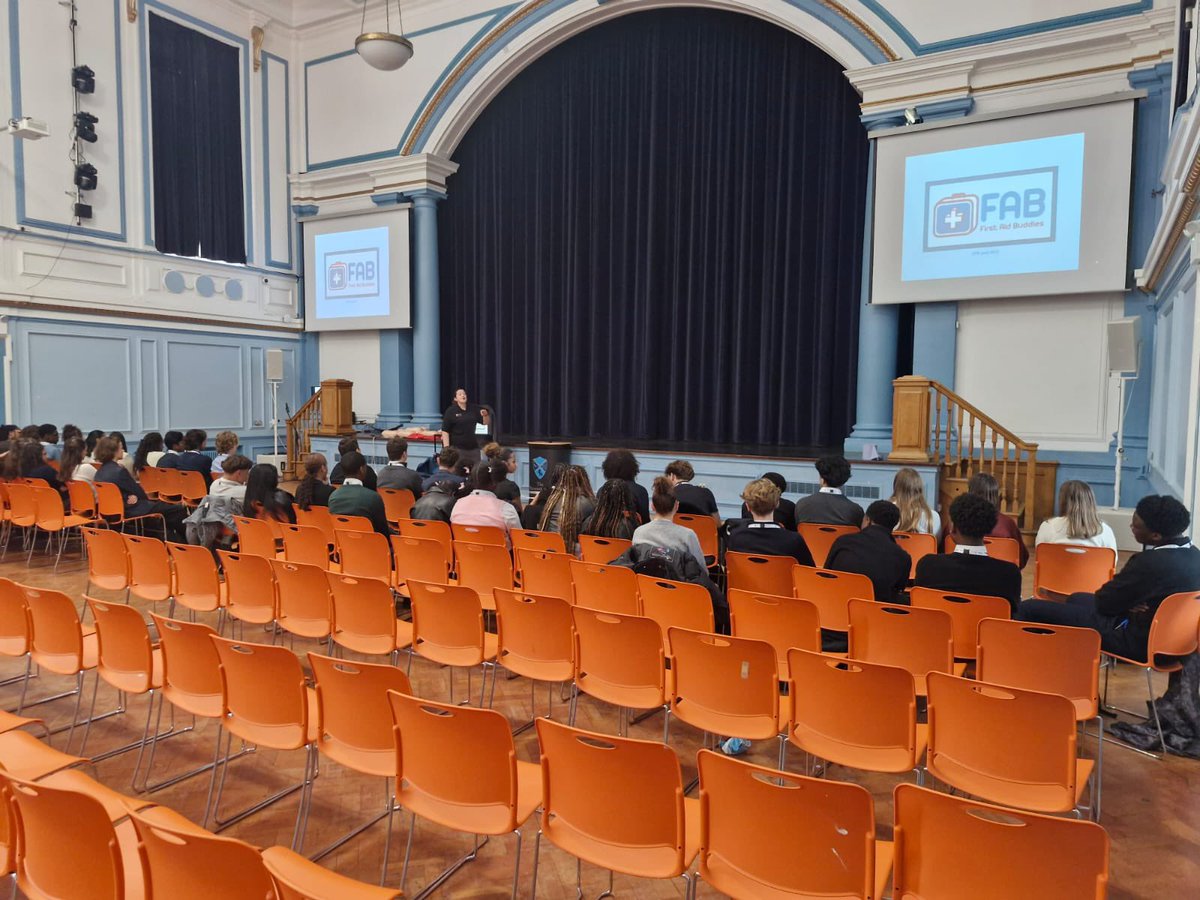 RavensbourneSch's tweet photo. First aid, public speaking and oxbridge/medicine students all engaged in enrichment #integrity #excellence #ambition https://t.co/G9TZz6fhMQ