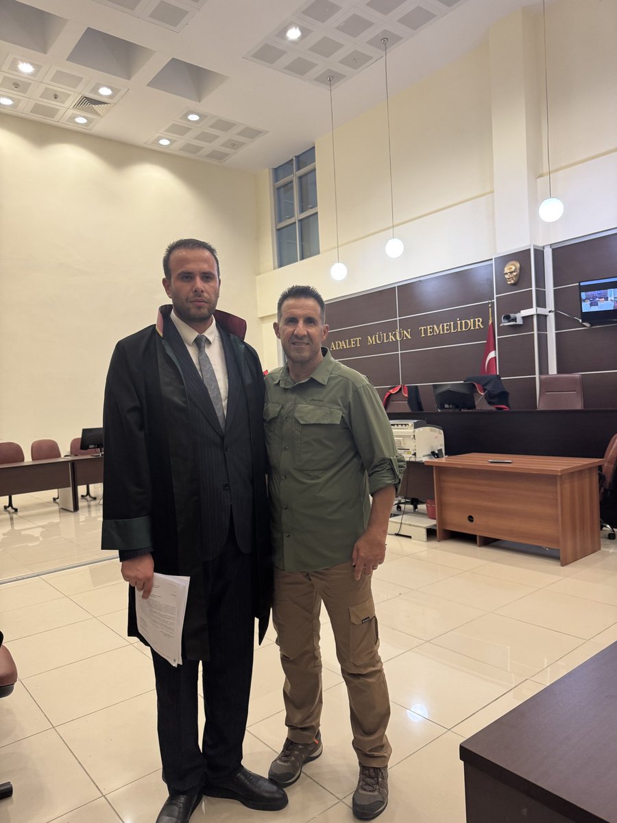 Muharrem İnce:

Geçmişte PKK’yı tanık, TSK’yı sanık yaptınız. Şimdi ise terörist elebaşı Abdullah Öcalan’ı Meclis’te konuşturmayı planlayıp, Orkun Özeller’i tutukluyorsunuz. 

Bu ülkede kimsenin can, mal ve hukuk güvenliği kalmamıştır. Orkun Özeller gibi kahramanlar Türk