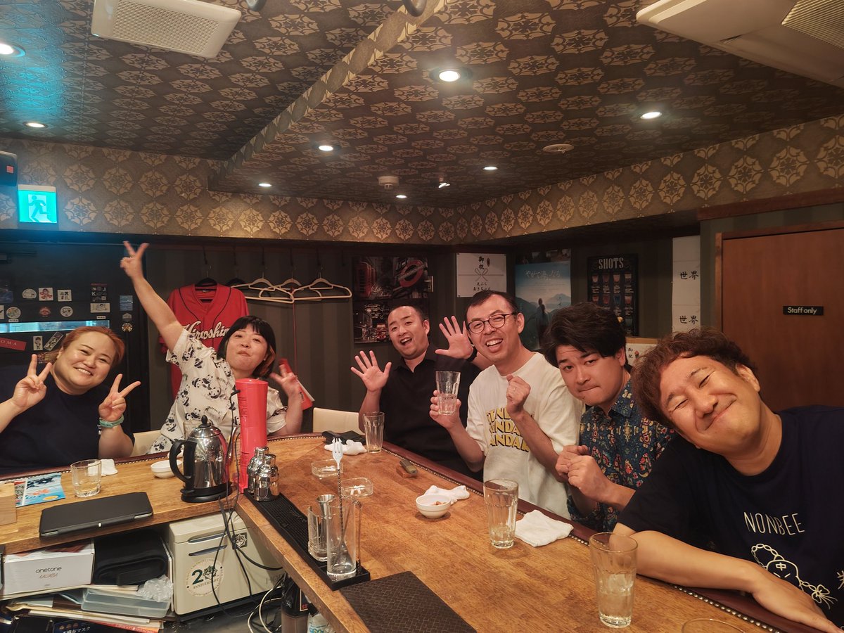 ryujishimamura's tweet image. instagram.com/stories/ryujis…
ええ夜でした⛩️ジョイマンさんごちそうさまでした🙇‍♂メンバーとも久しぶりやった👍🍻同期のおかずクラブ広島泊まり嬉しいありがとう🌹広島の竜児です。わっしょい🙌🌹#ジョイマン #歌ネタメンバー #おかずクラブ #藩飛礼竜児