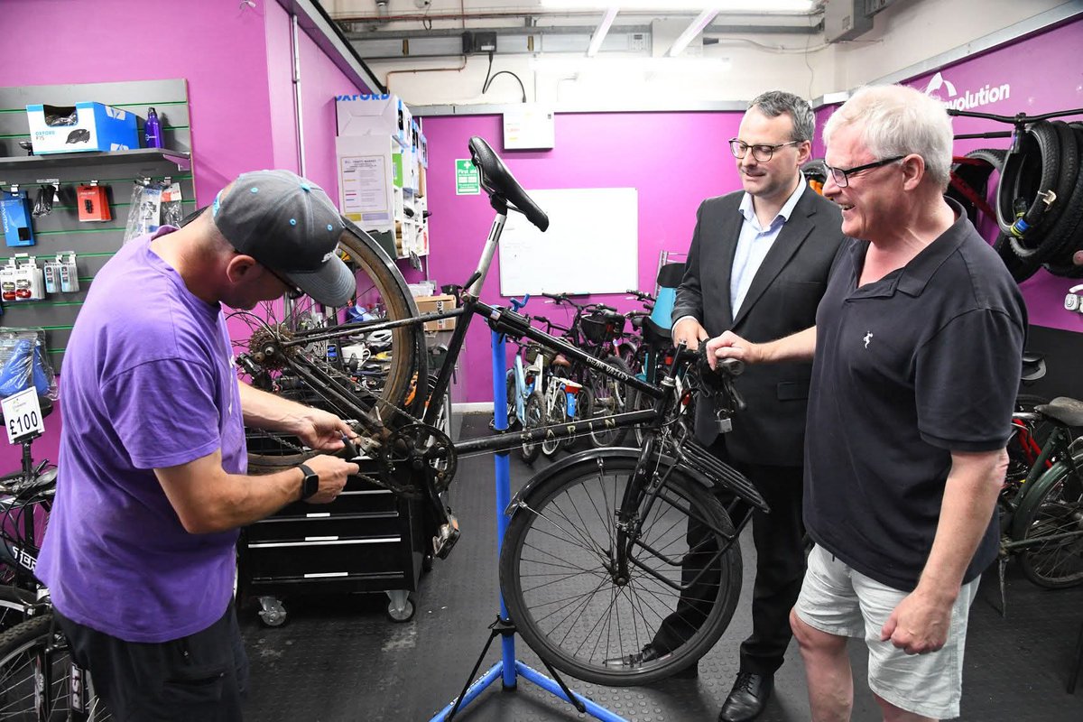 Today is #WorldCyclingDay 🚲 

A big thank you to the members of the #Hull Cycle Forum, including <a href="/CycHullCity/">CycHull.org.uk</a> &amp; <a href="/FoEHull/">Hull and East Riding Friends of The Earth</a>, and our partners at <a href="/RevolutionYorks/">R-evolution</a> and <a href="/firststep_cycle/">First Step Cycle</a> for helping to shape, support and deliver services that encourage #ActiveTravel in the city.